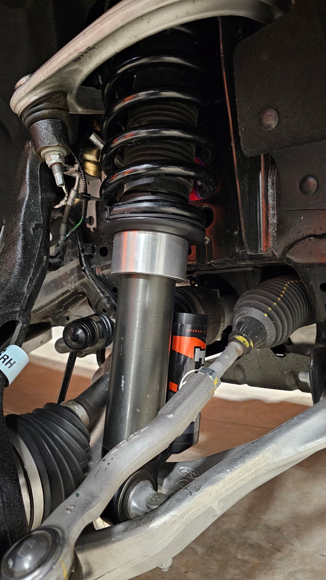 Fox HOSS Front Leveling Kit